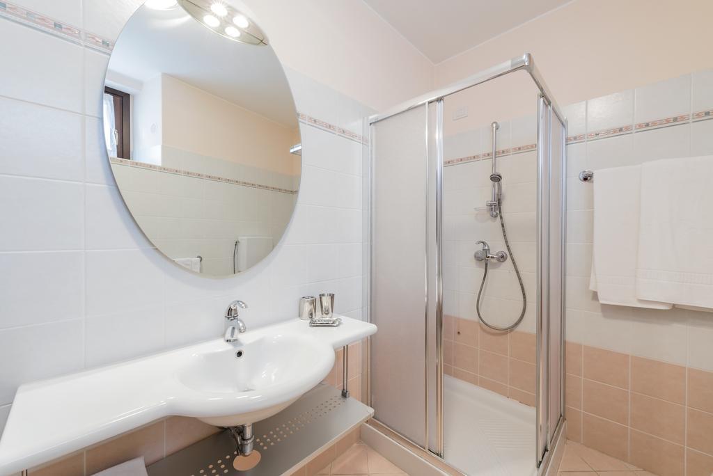 Villa Edy Apartments トレメッツィーナ エクステリア 写真